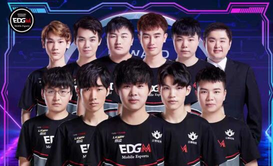 体育游泳世锦赛：何诗蓓夺得女子200米自由泳金牌